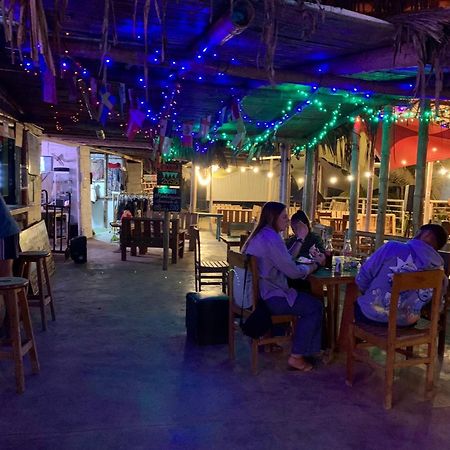 Saigon Backpackers Hostel Máncora Exterior photo